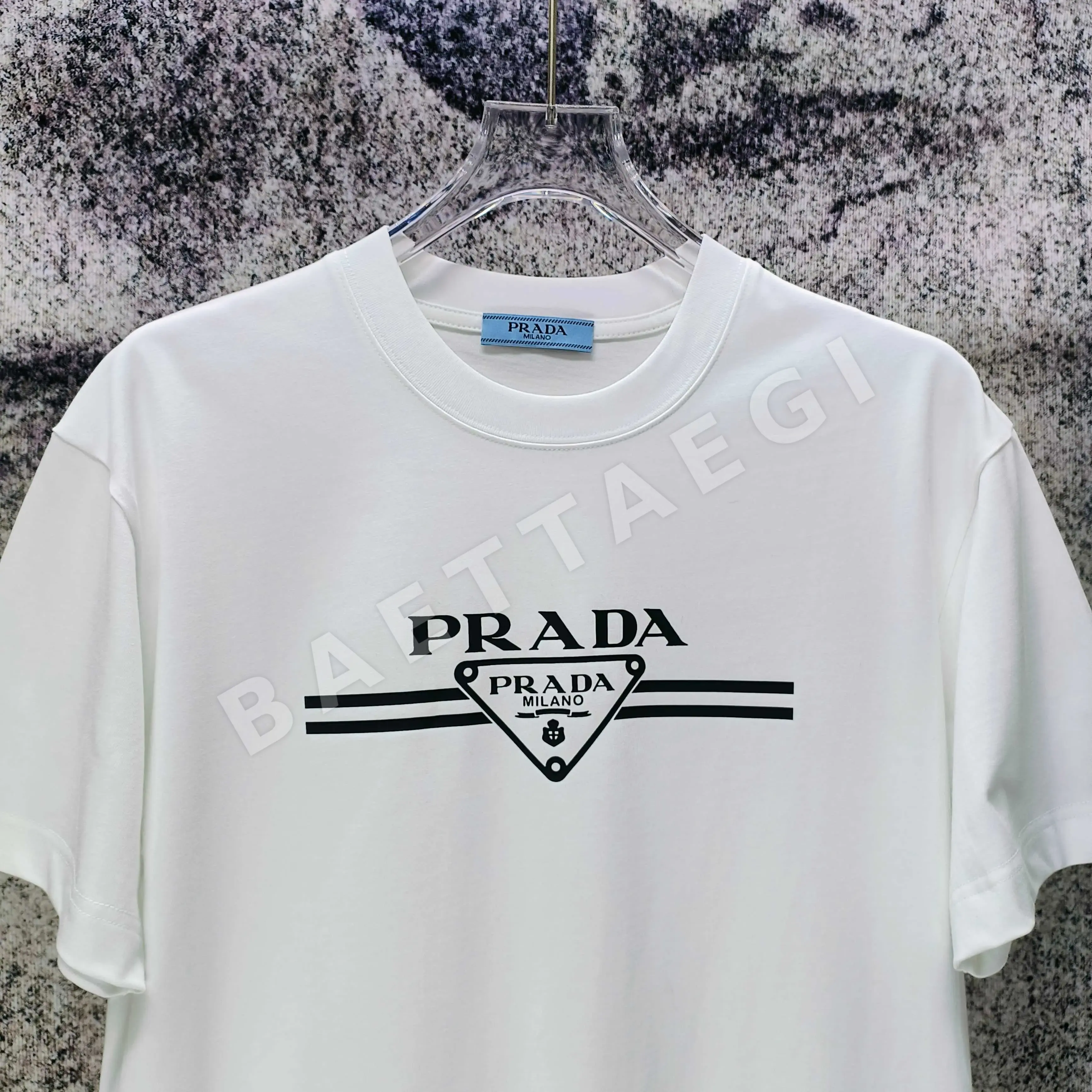 프라다 여성 루즈핏 반팔 티셔츠 상세 이미지 3