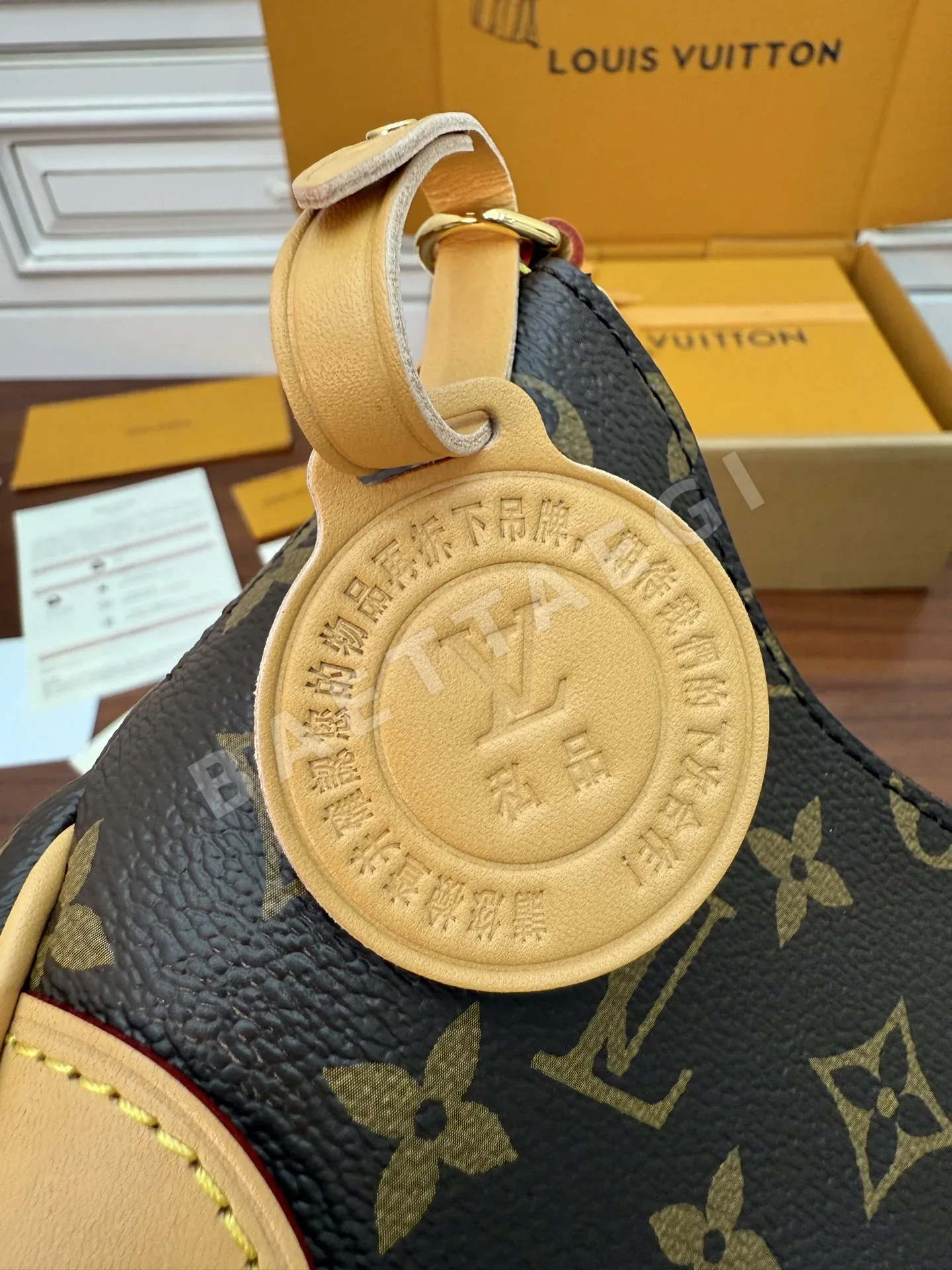 루이비통 M25519 가죽 백 상세 이미지 9