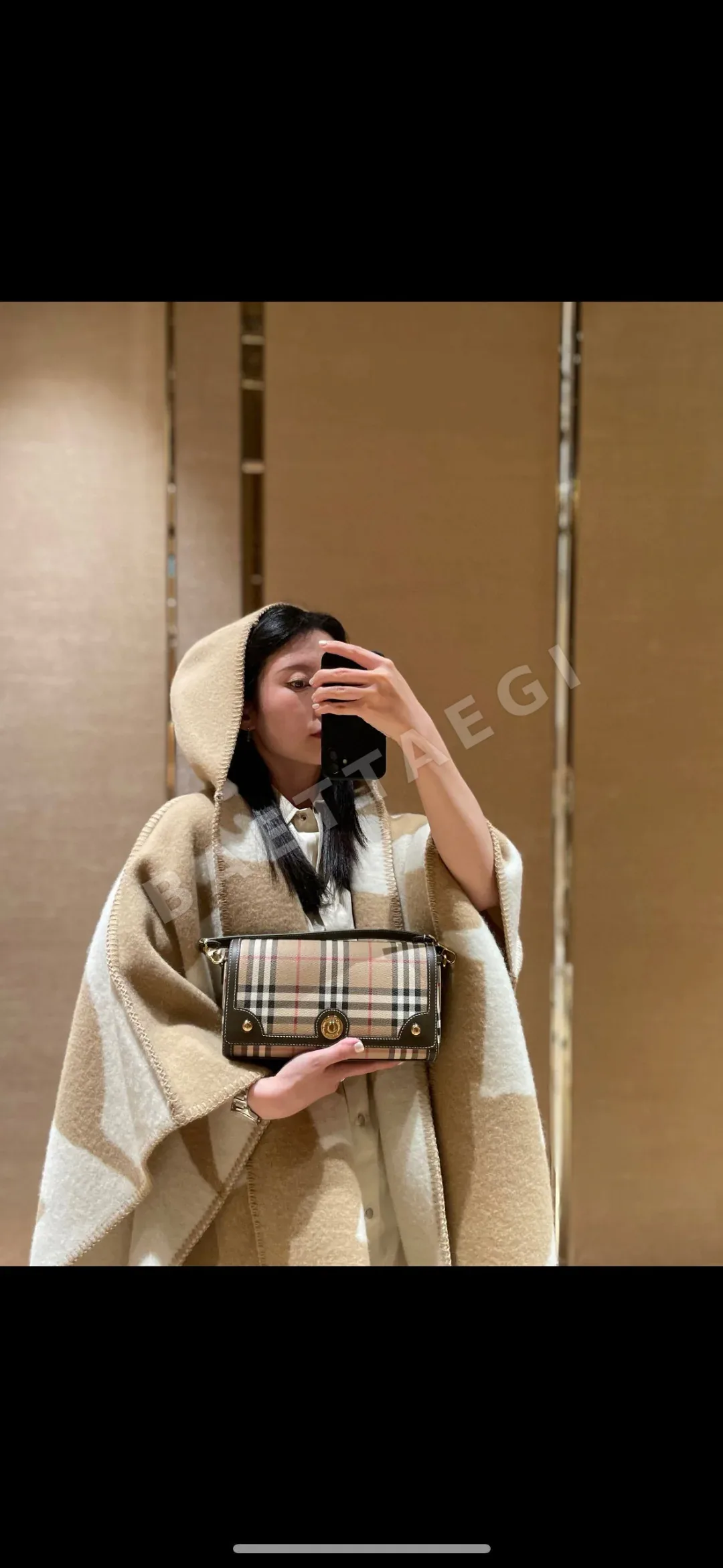 버버리 클래식 디자인 가방 상세 이미지 4