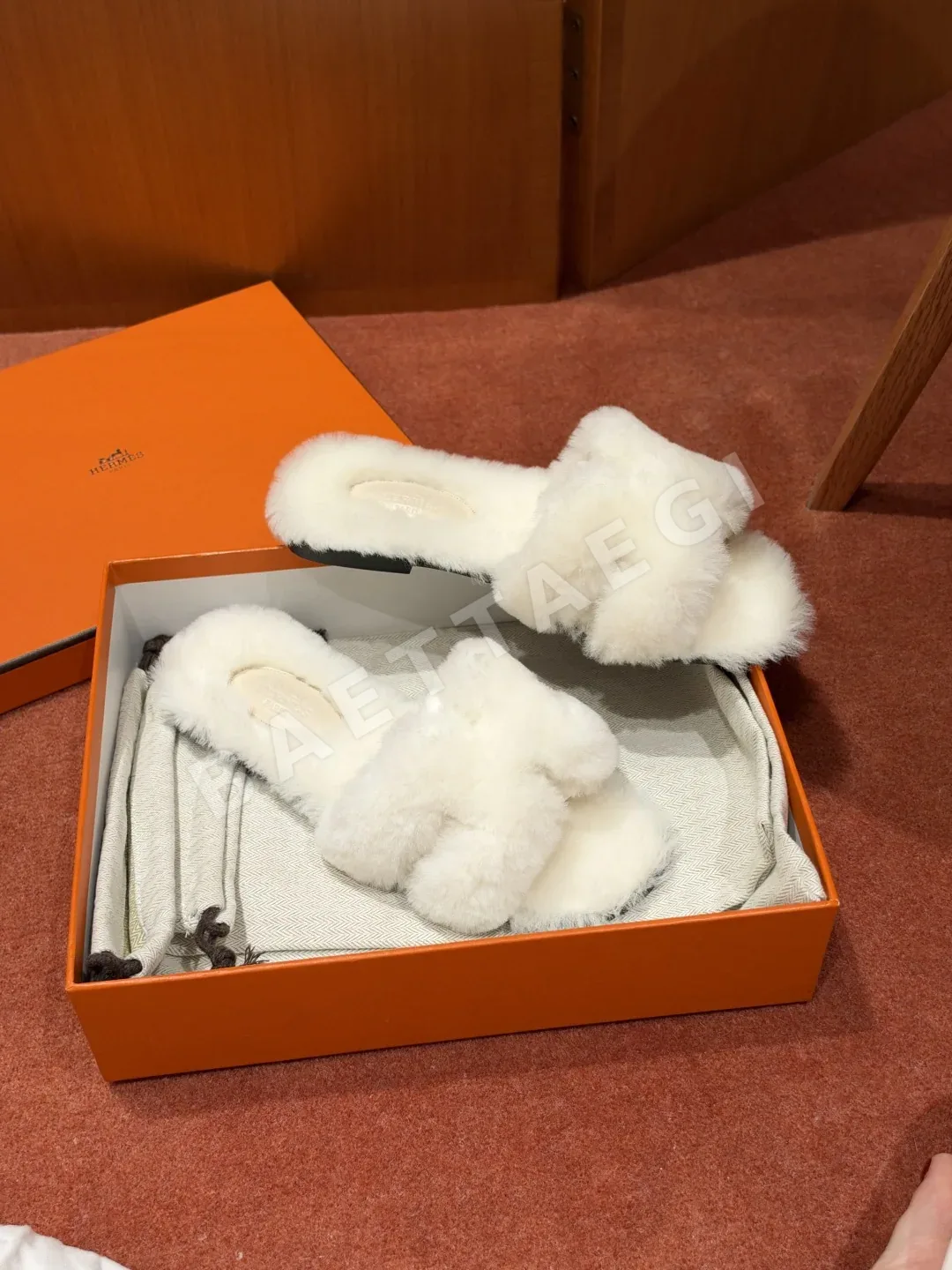 에르메스 오란 샌들 화이트 시프스킨 H 컷아웃 상세 이미지 4