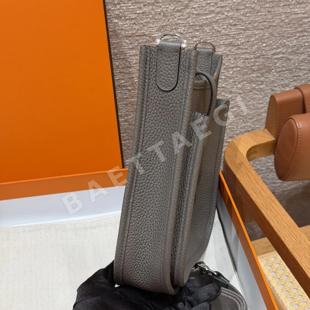 에르메스 에블린 23 크레망스 가죽 실버 장식 가방 상세 이미지 3