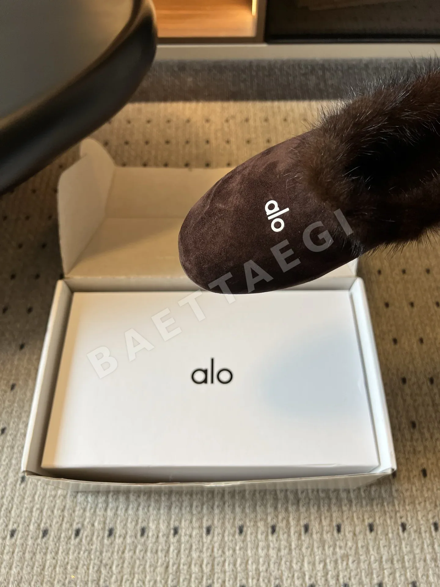 알로 요가(Alo Yoga) 퍼 슬리퍼/뮬 상세 이미지 7
