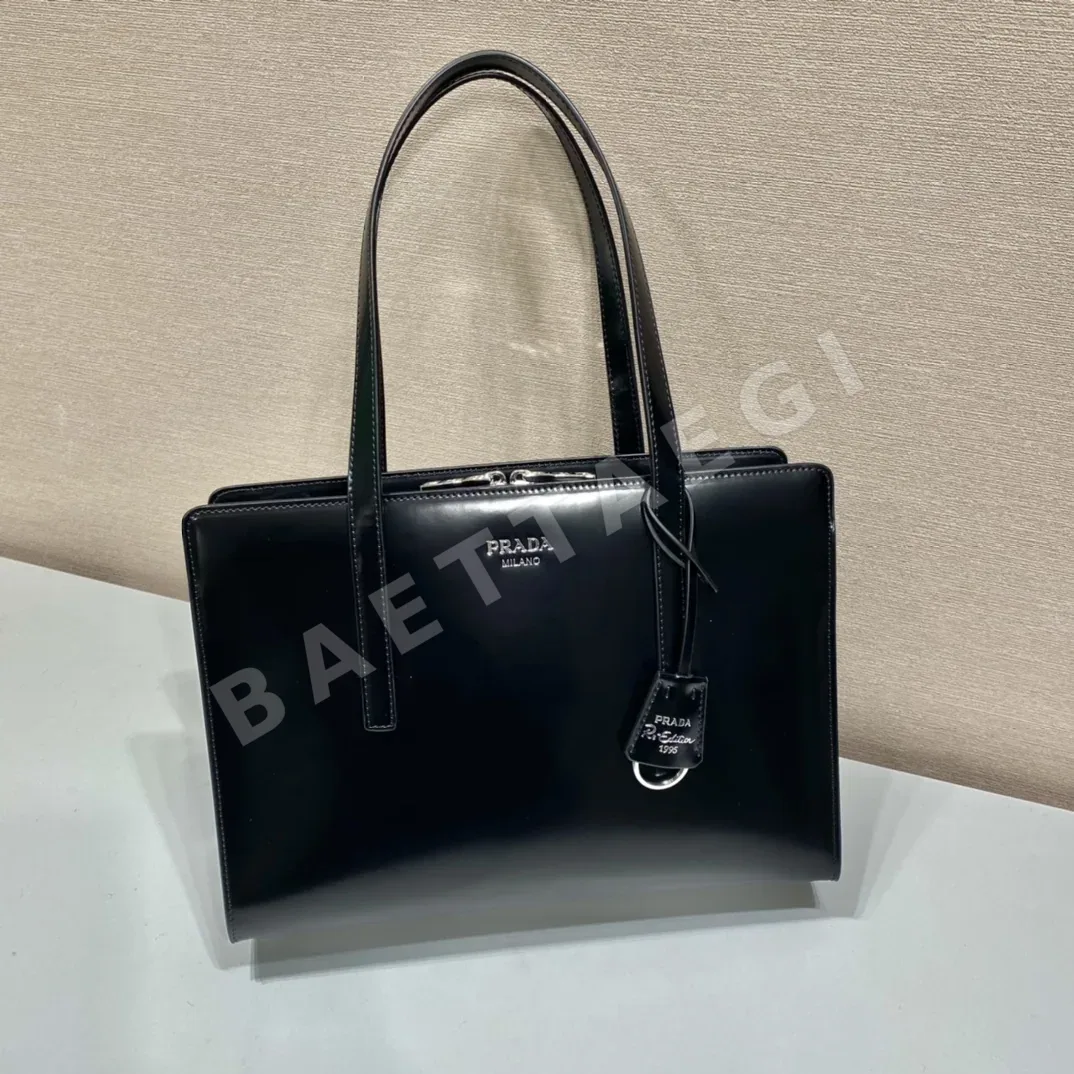 프라다 엠보싱 라벨 토트백 1BA350 상세 이미지 3
