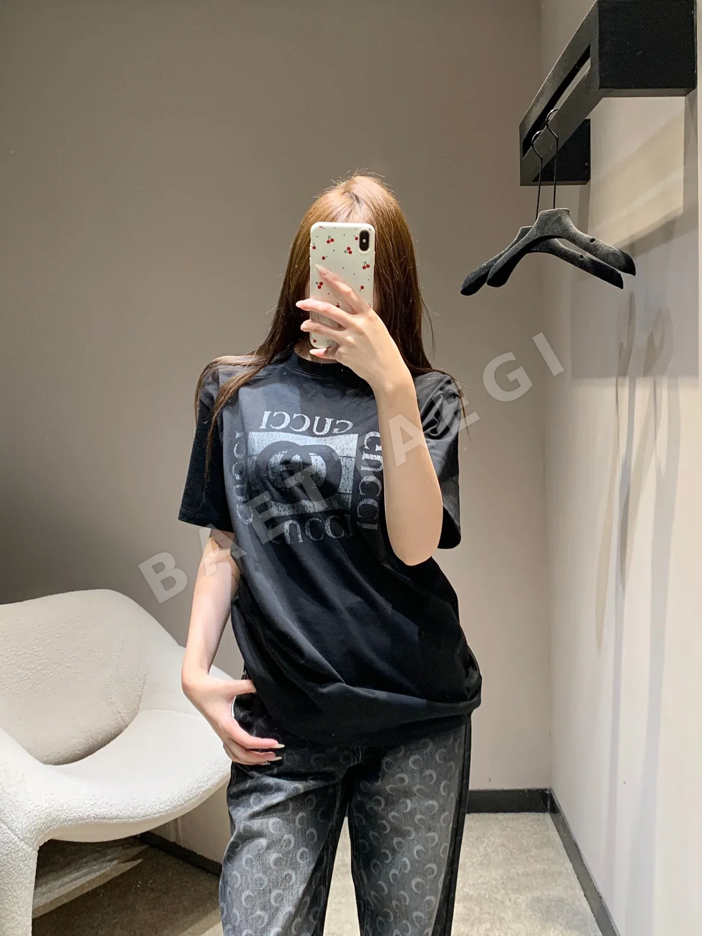 구찌 레터 스퀘어 프린트 크루넥 반팔 티셔츠 상세 이미지 3