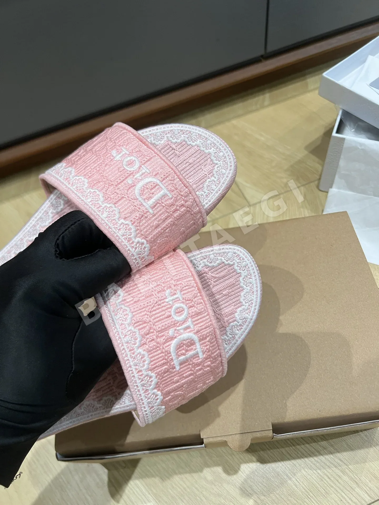 디올 자수 자카드 샌들 상세 이미지 8