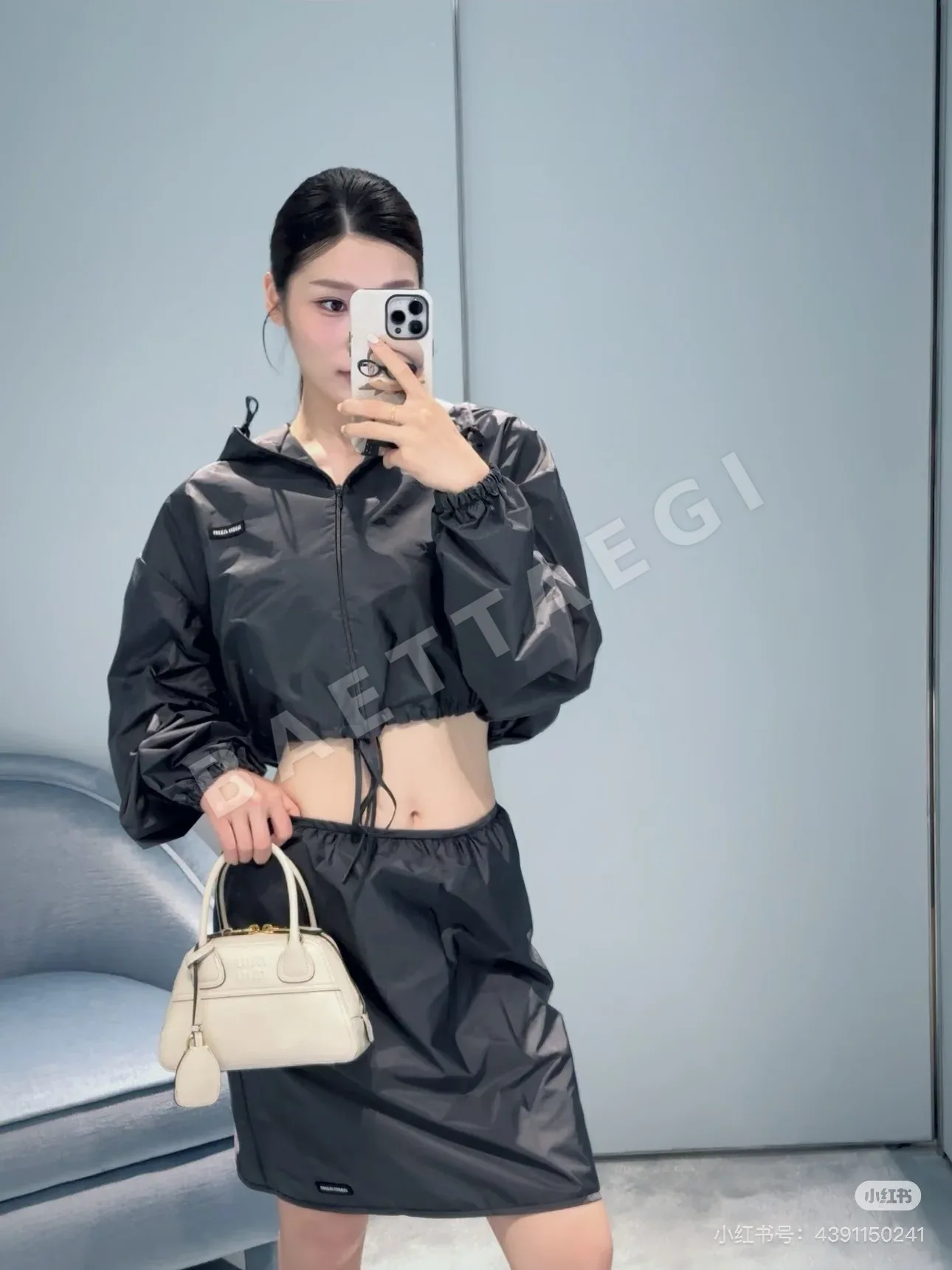 미우미우 드로스트링 숏 후드 나일론 자켓 상세 이미지 7