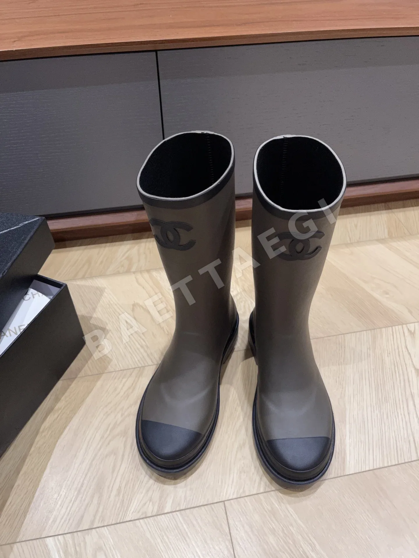 샤넬 심리스 레인부츠 85230