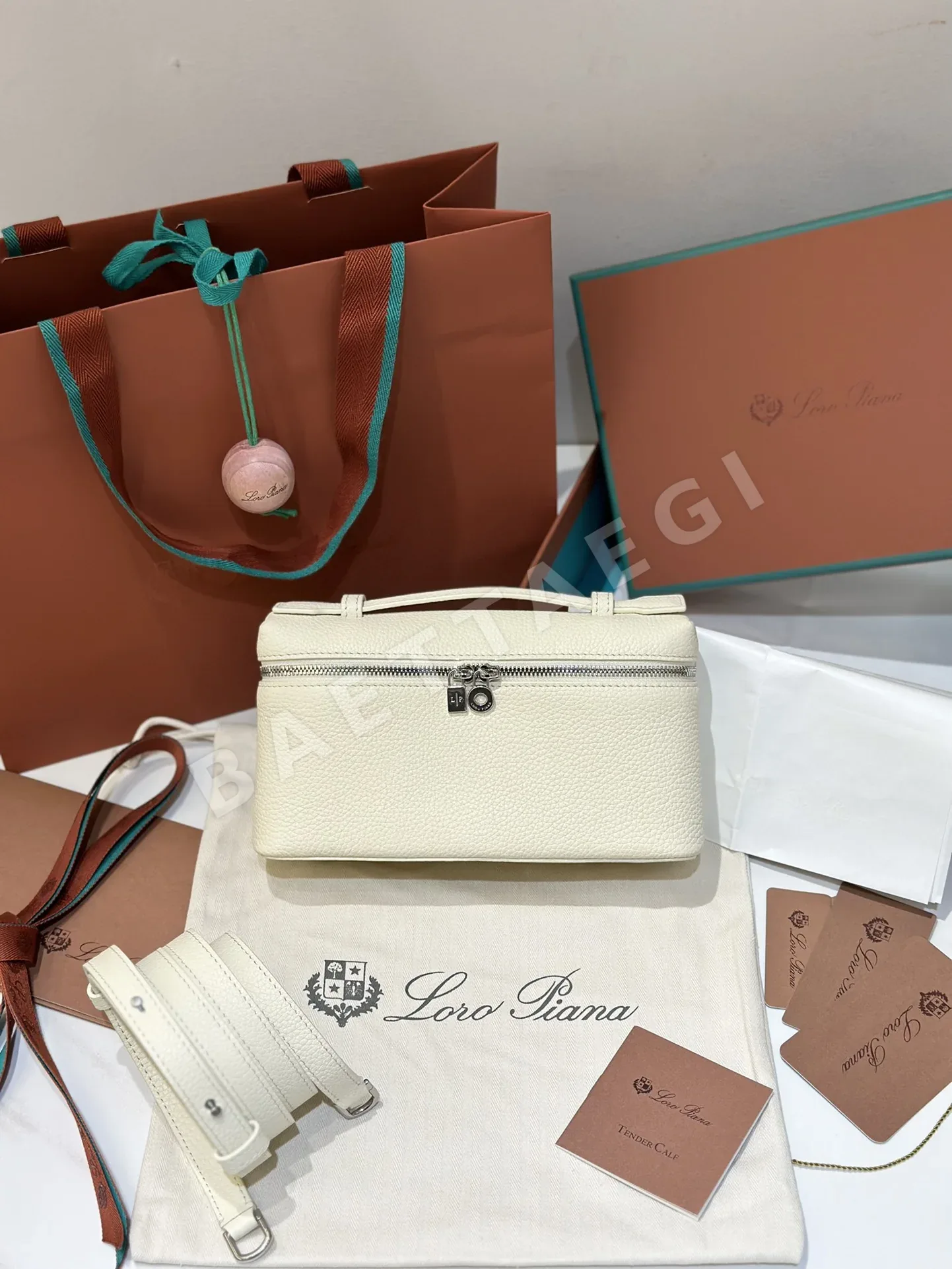 로로피아나 L19 핸드백 191274