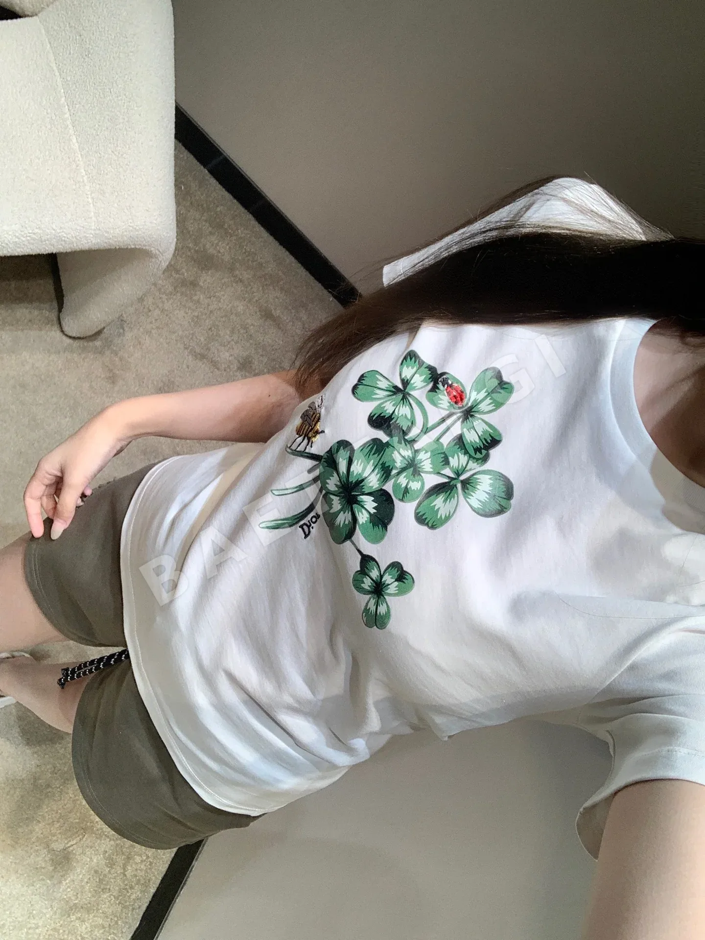디올 꽃무늬 자수 코튼 반팔 티셔츠 상세 이미지 5