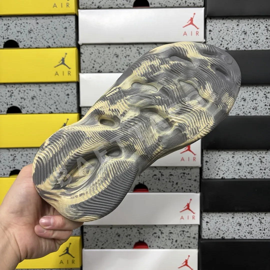 아디다스 [LW] 이지 폼 RNNR MXT GV7904 200638 Adidas Yeezy Foam RNNR MXT Moon Gray 상세 이미지 5