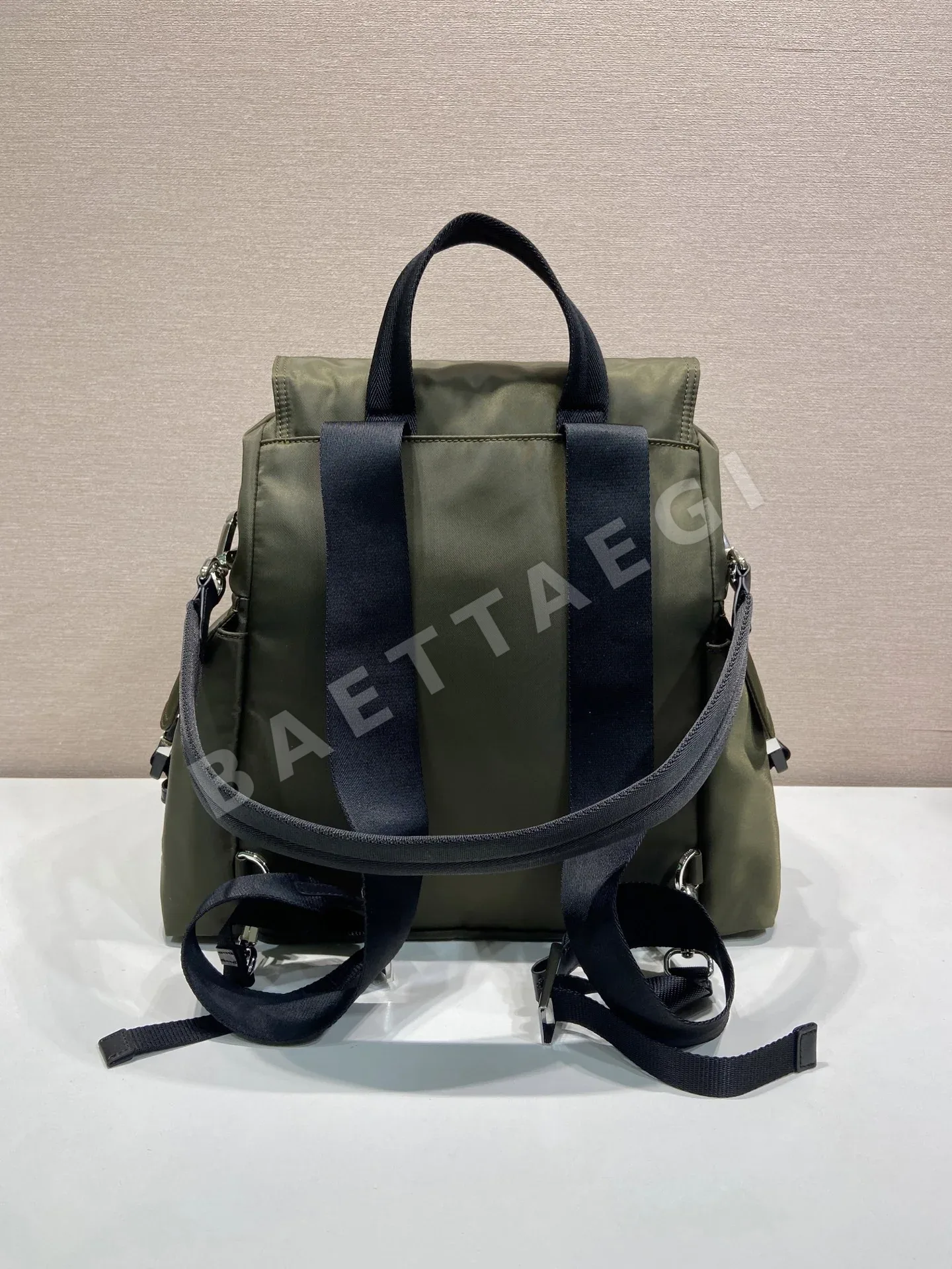 프라다 Explore 멀티포켓 백팩 2VZ118 상세 이미지 3