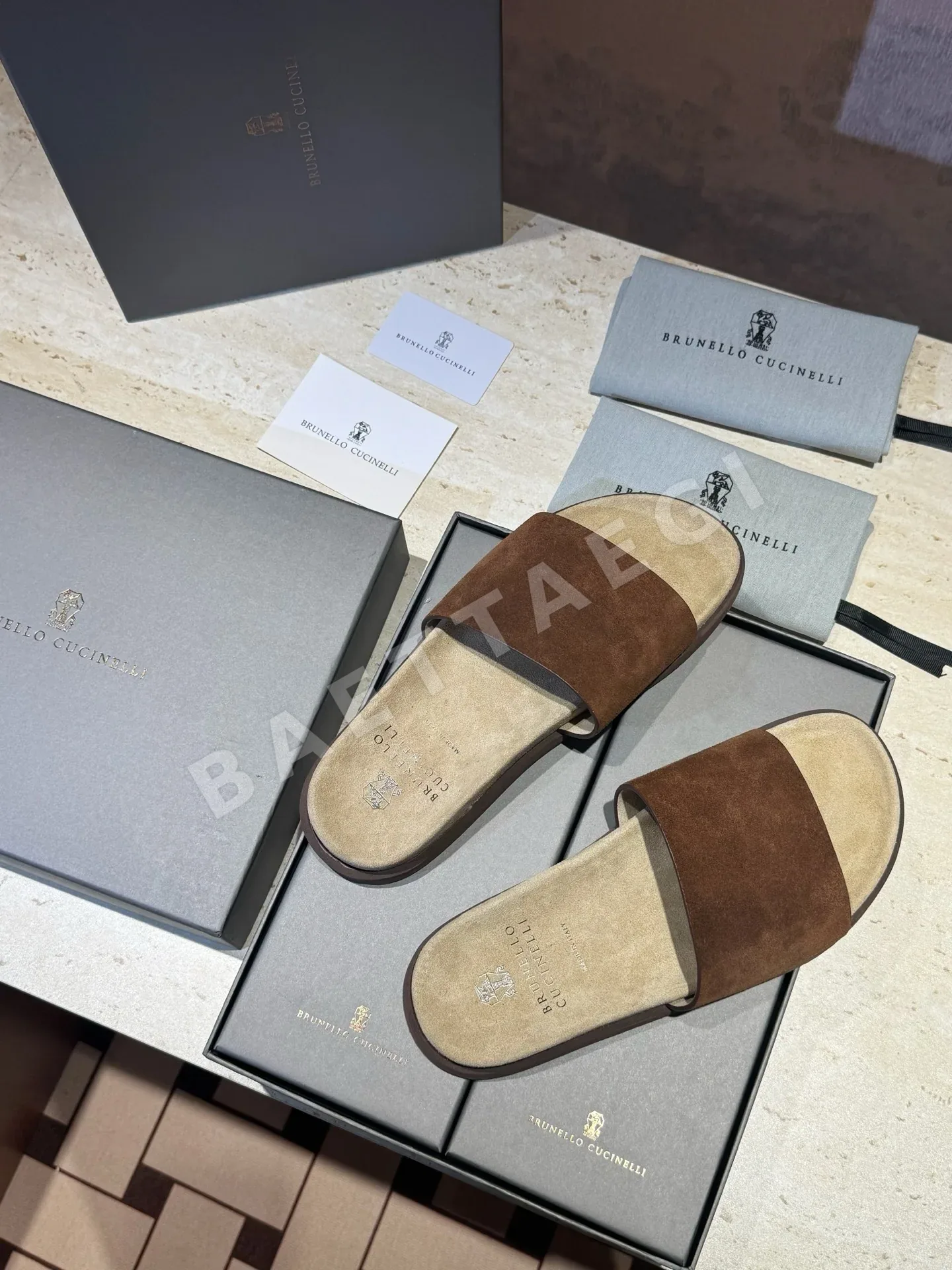 브루넬로쿠치넬리 남성용 스웨이드 비치 샌들 상세 이미지 2