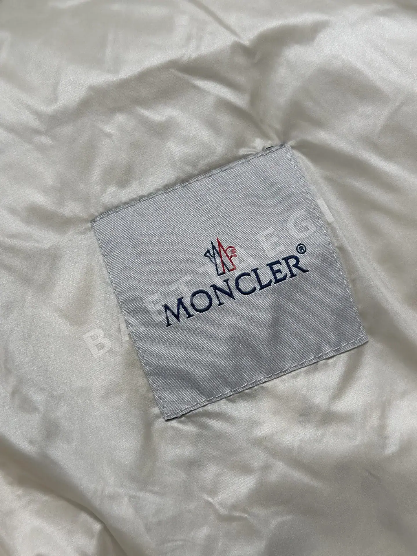 몽클레르 레이 여성 후드 패딩 재킷 상세 이미지 8
