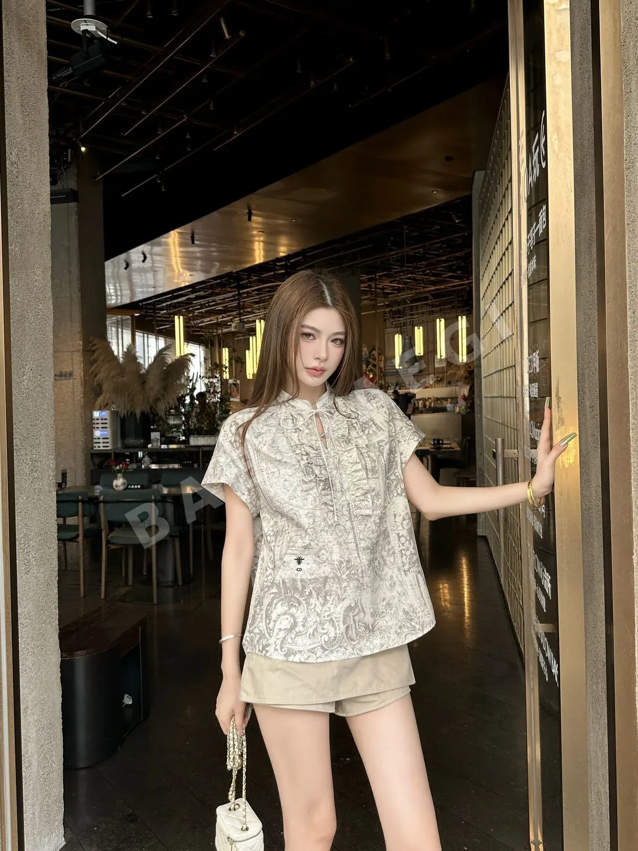 디올 레이스 트리밍 자수 벌 장식 여성 셔츠 96379