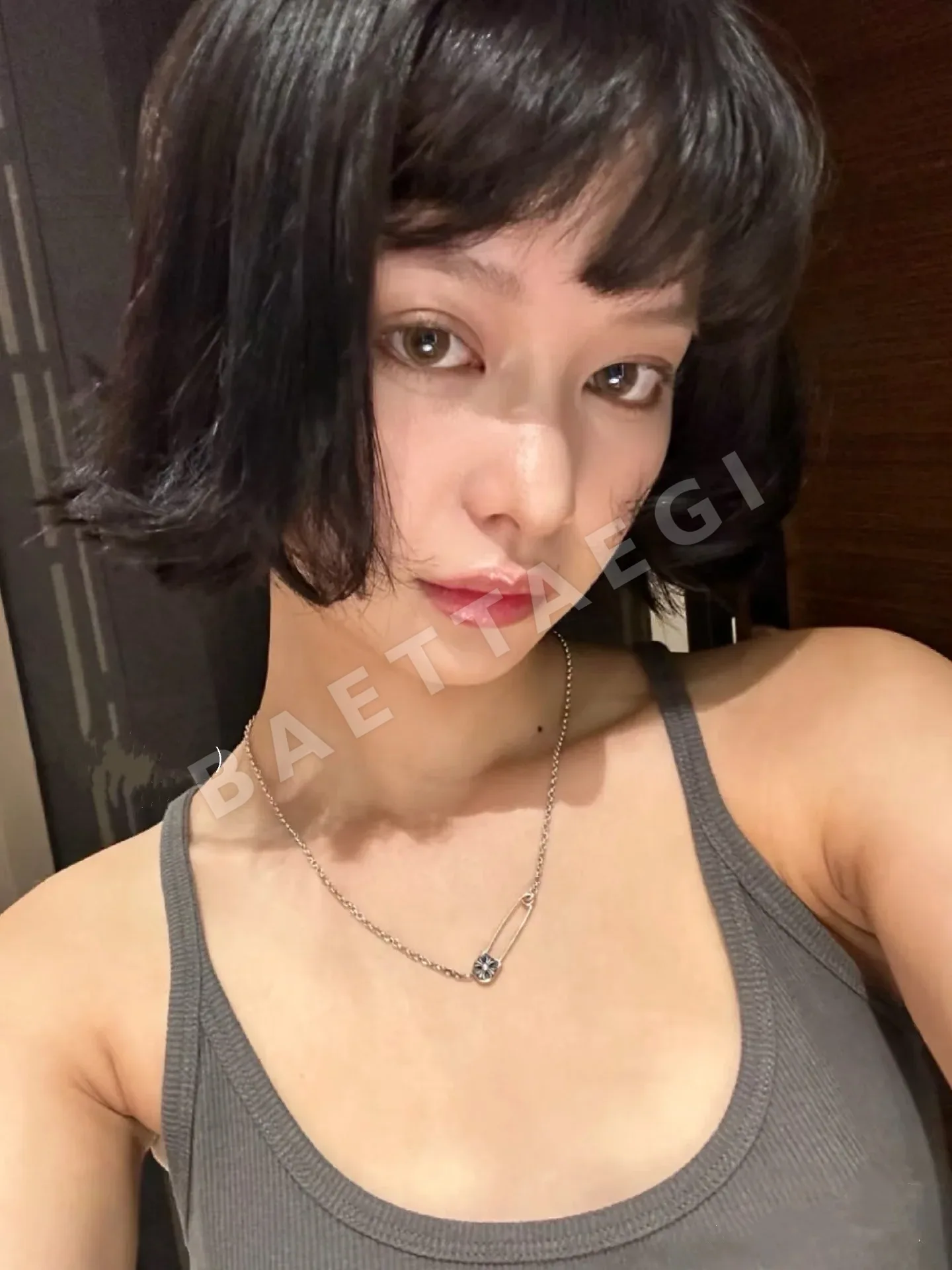 크롬하츠 엠보싱 크로스 플라워 목걸이 상세 이미지 4