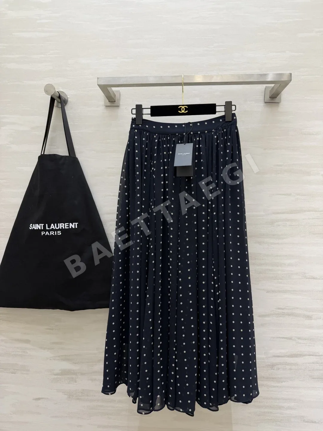 생로랑 폴카도트 미디 스커트 103470