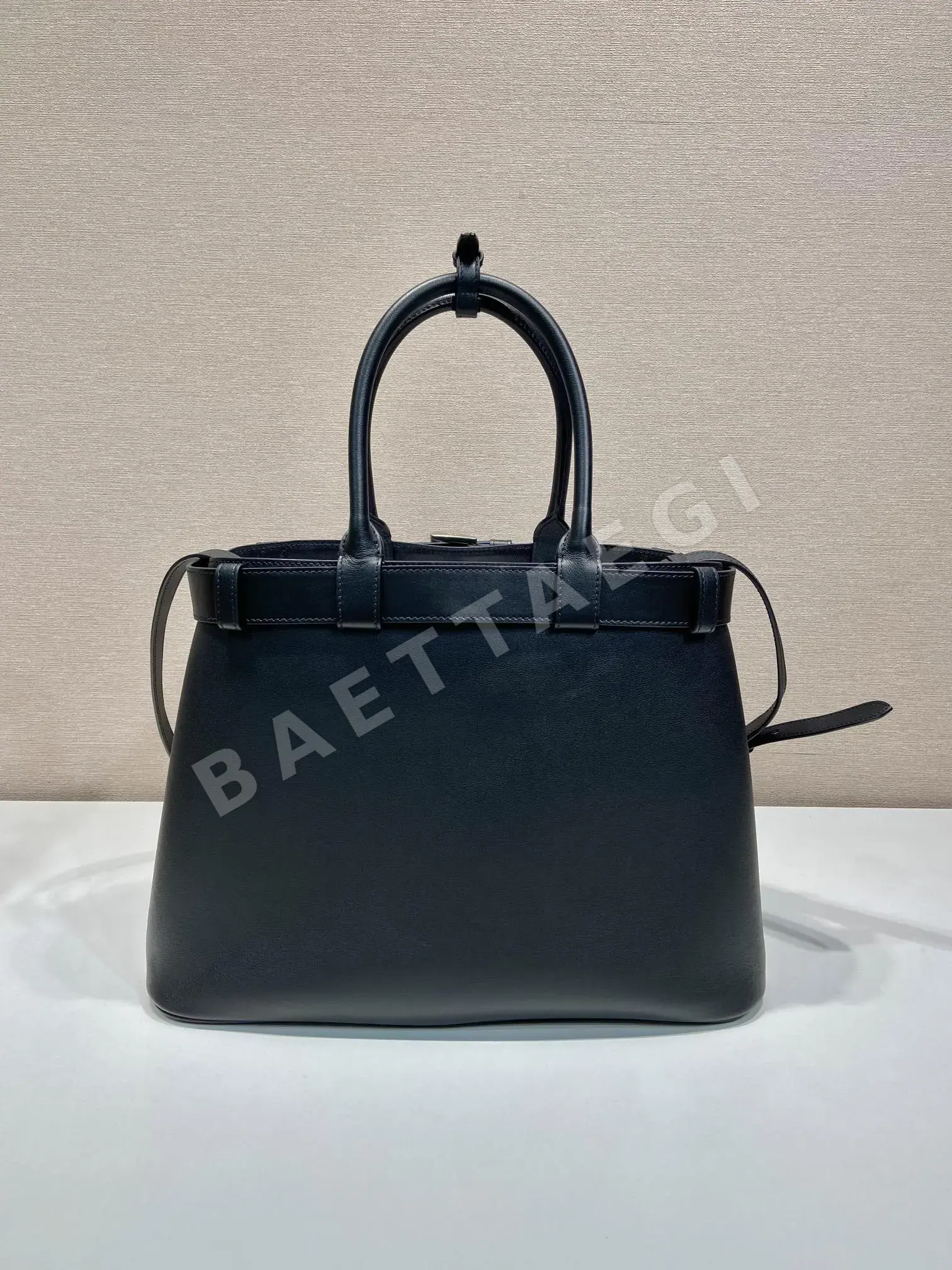프라다 카프스킨 여성용 대형 숄더백 1BA416 상세 이미지 4