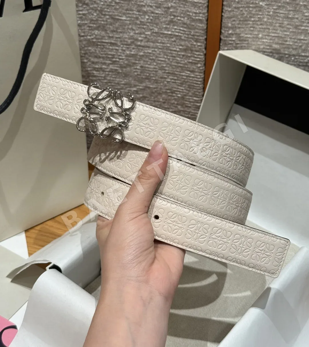 로에베 아나그램 리버시블 송아지가죽 벨트 상세 이미지 3