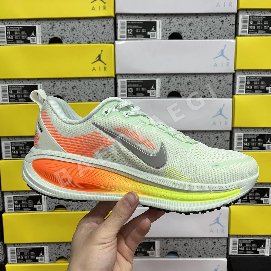 나이키 줌 보메로 18 HM6803-300 201097 Nike Zoom Vomero 18 상세 이미지 10