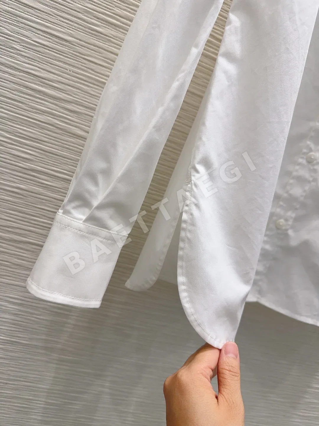 에르메스 절제된 디자인 여성 셔츠 상세 이미지 8