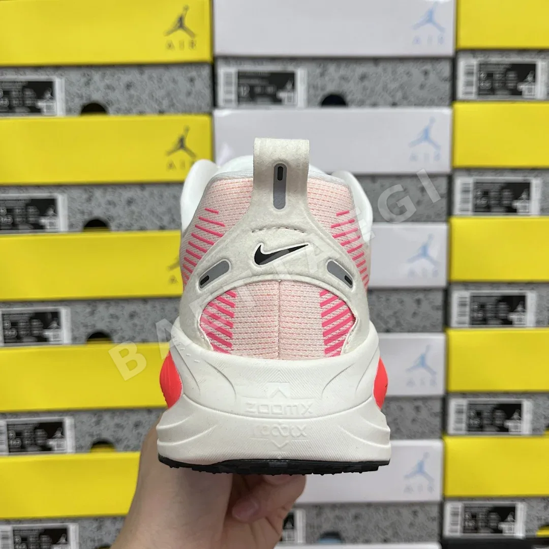 나이키 줌 보메로 18 HM6804-100 201095 Nike Zoom Vomero 18 상세 이미지 5
