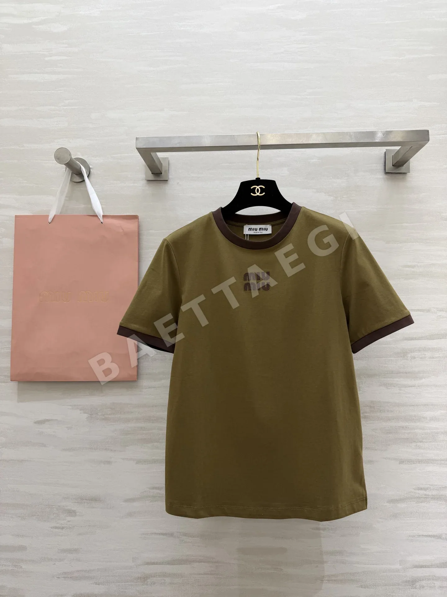 미우미우 3D 자수 카라 반팔 티셔츠 102292