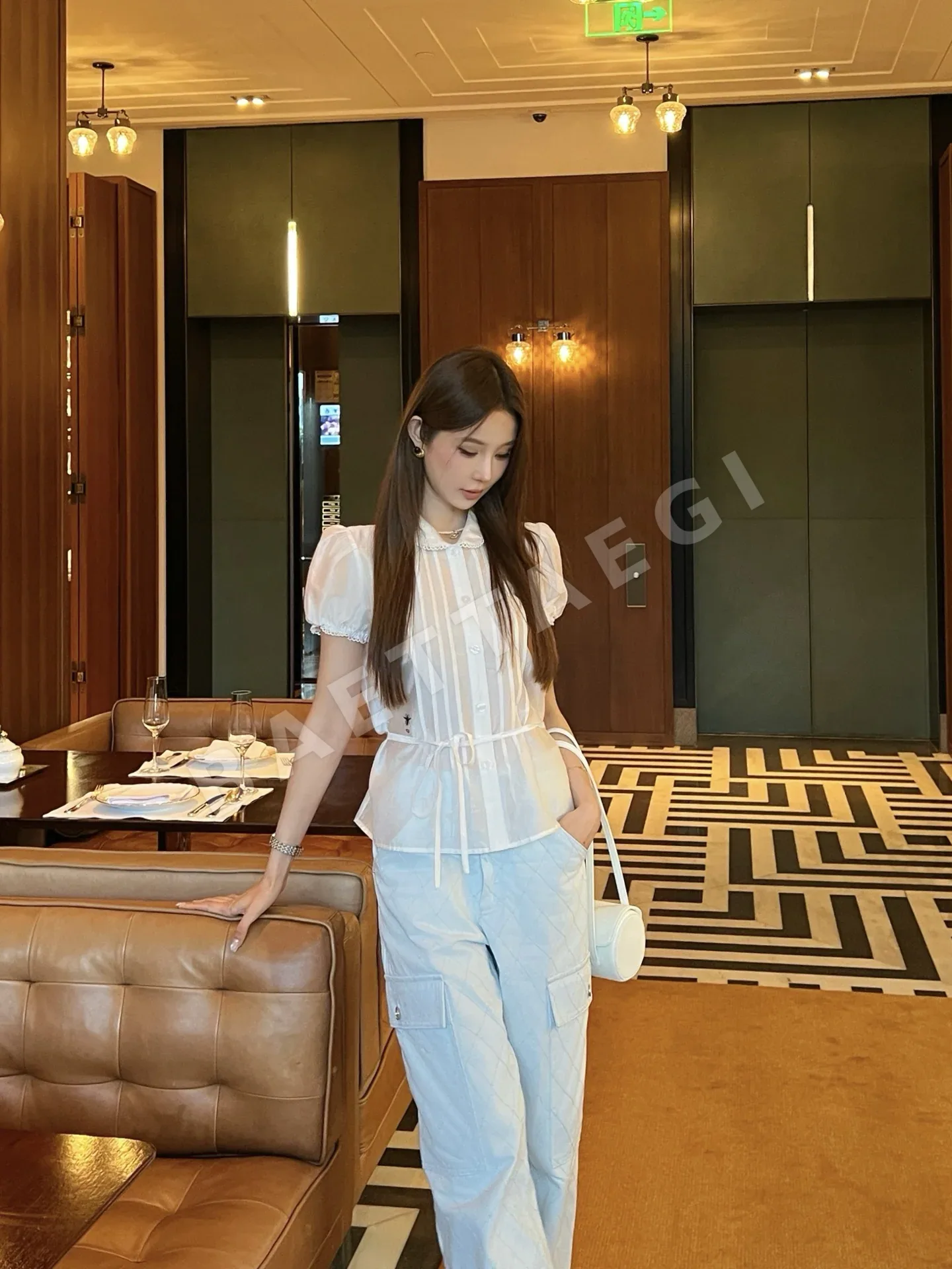 디올 레이스업 피터팬 카라 실크 코튼 셔츠 117065