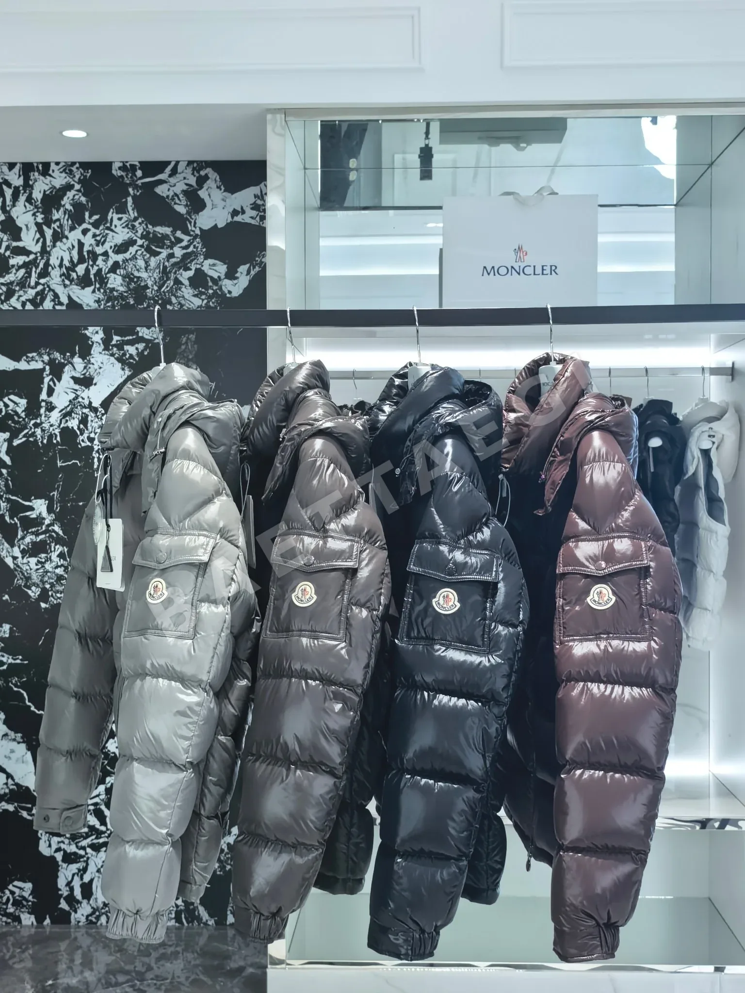 몽클레르 마야 여성 숏 패딩 재킷 상세 이미지 9