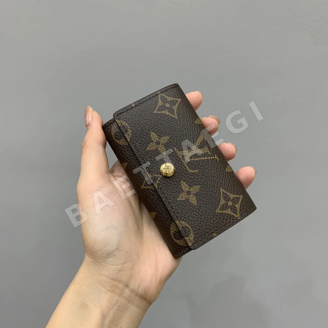 루이비통 6 키 파우치 지갑 M62630