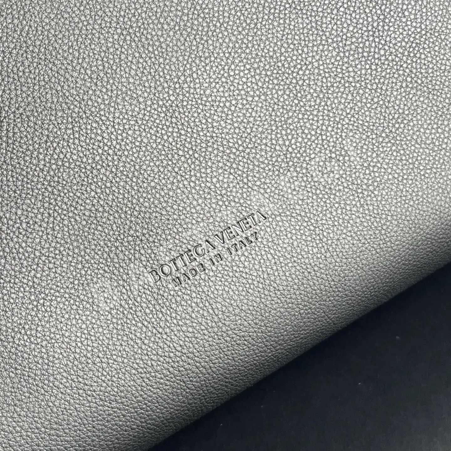 보테가베네타 그레인 카우하이드 더블 스트랩 미니 숄더백 상세 이미지 7