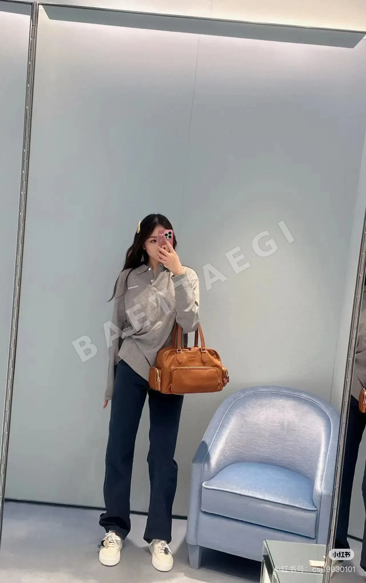 미우미우 로고 자수 오버핏 그레이 긴팔 폴로셔츠 상세 이미지 2