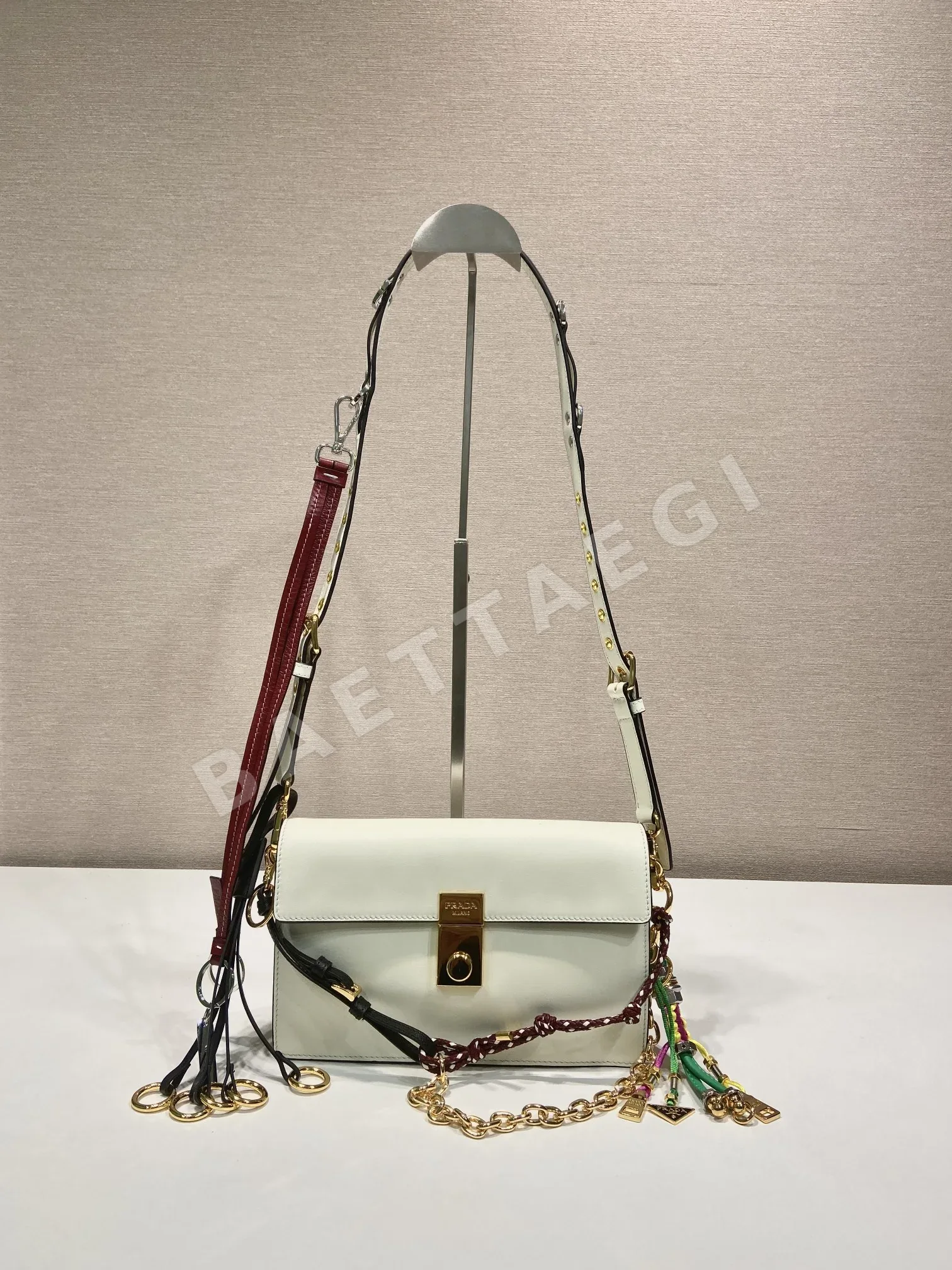 프라다 소프트 가죽 숄더백 1BD379 67286