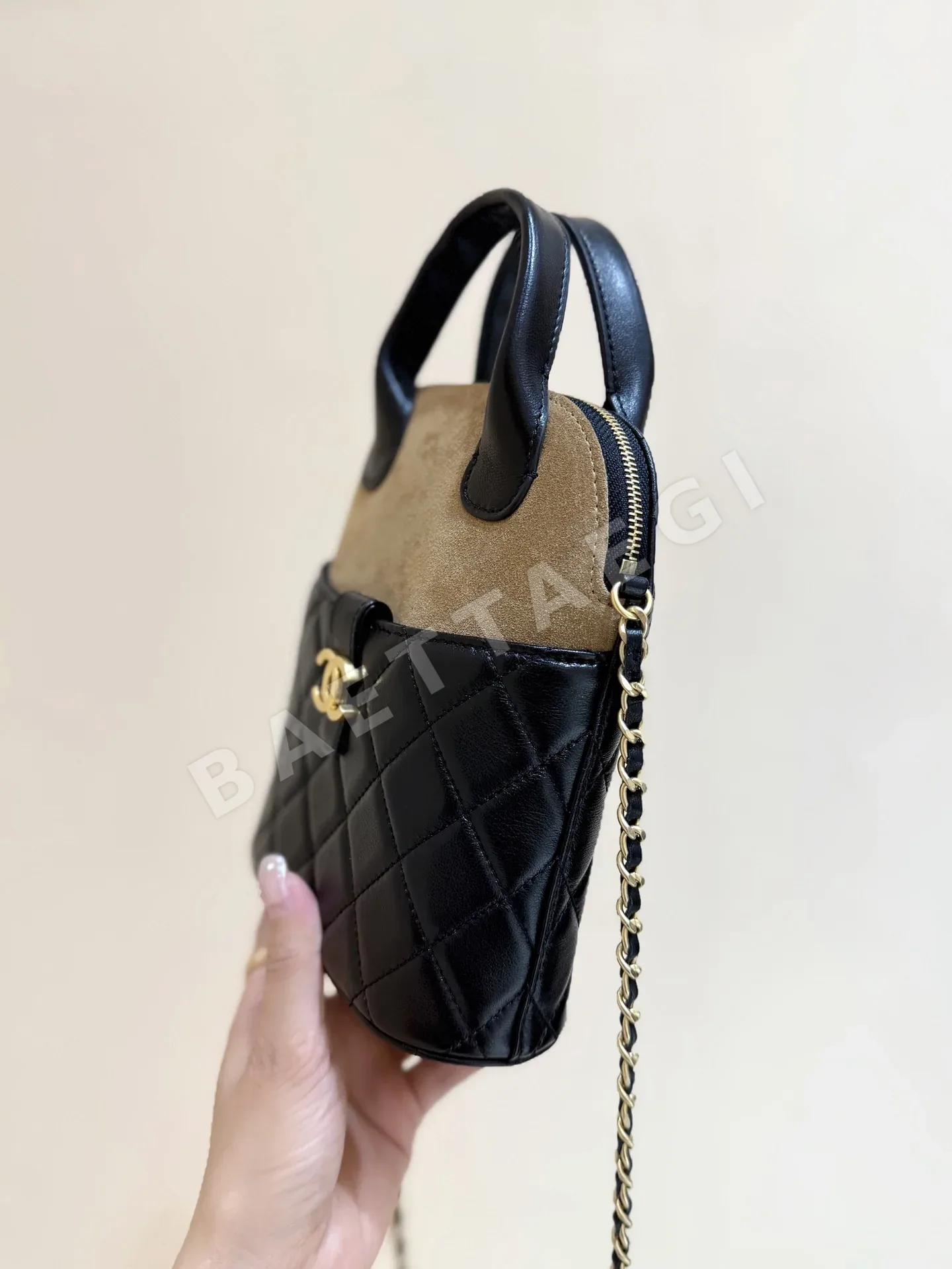 샤넬 스웨이드 컬러 블록 쉘 백 AP4742 상세 이미지 6