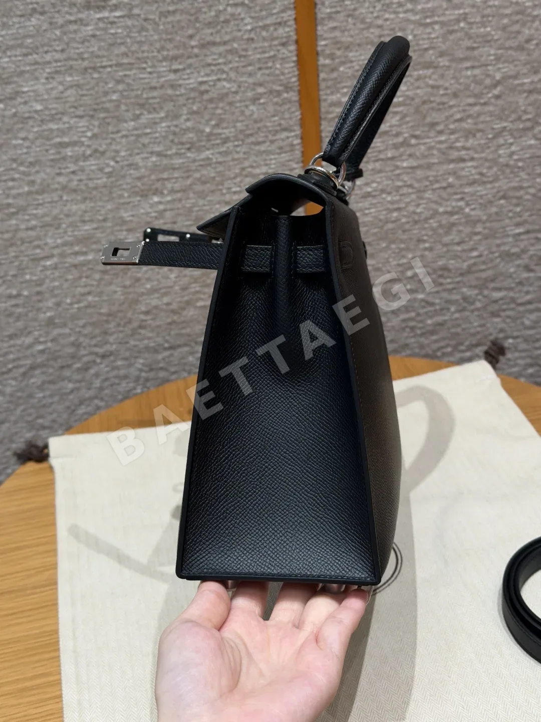 에르메스 켈리 25 블랙 가방 상세 이미지 4