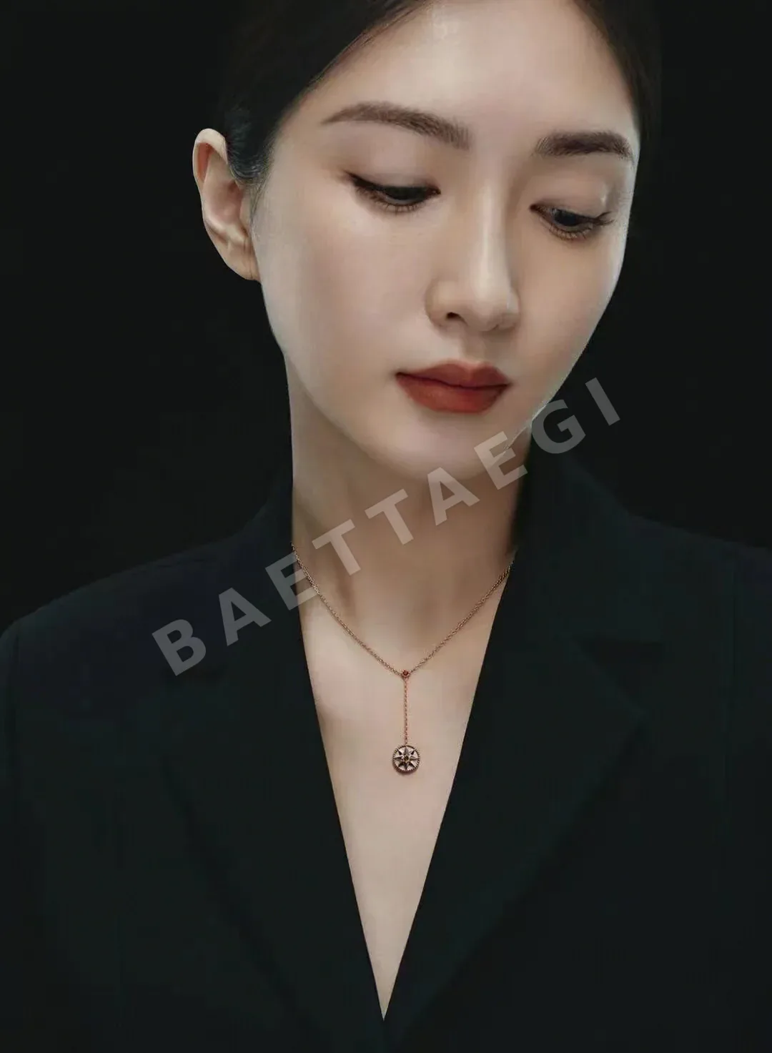 디올 컴퍼스 로즈 다이아몬드 목걸이 상세 이미지 9