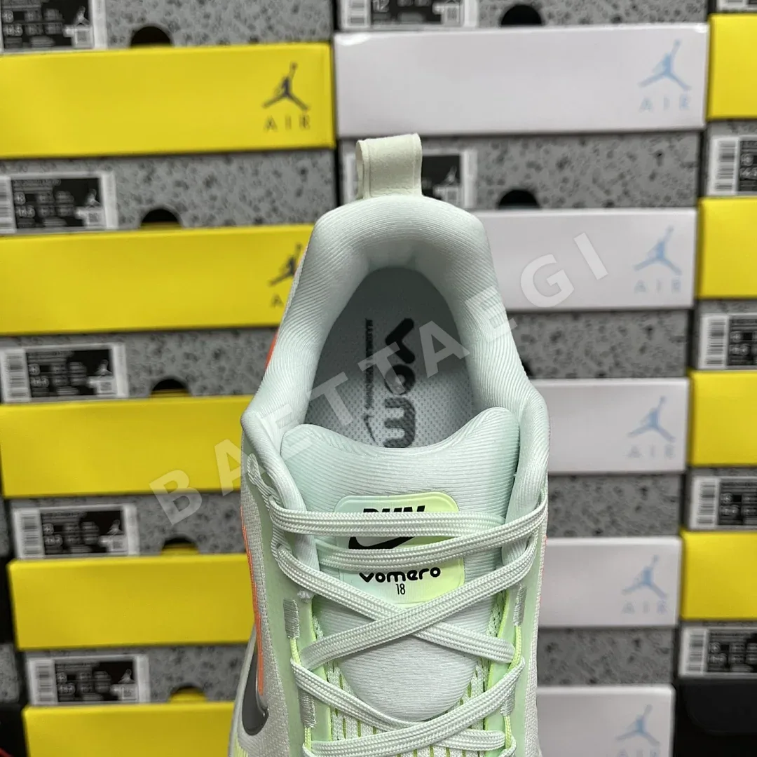 나이키 줌 보메로 18 HM6803-300 201097 Nike Zoom Vomero 18 상세 이미지 4