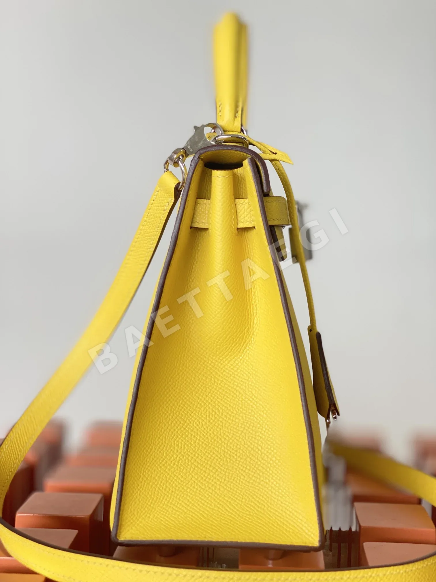 에르메스 켈리 25 나폴리탄 옐로우 가죽 가방 상세 이미지 3