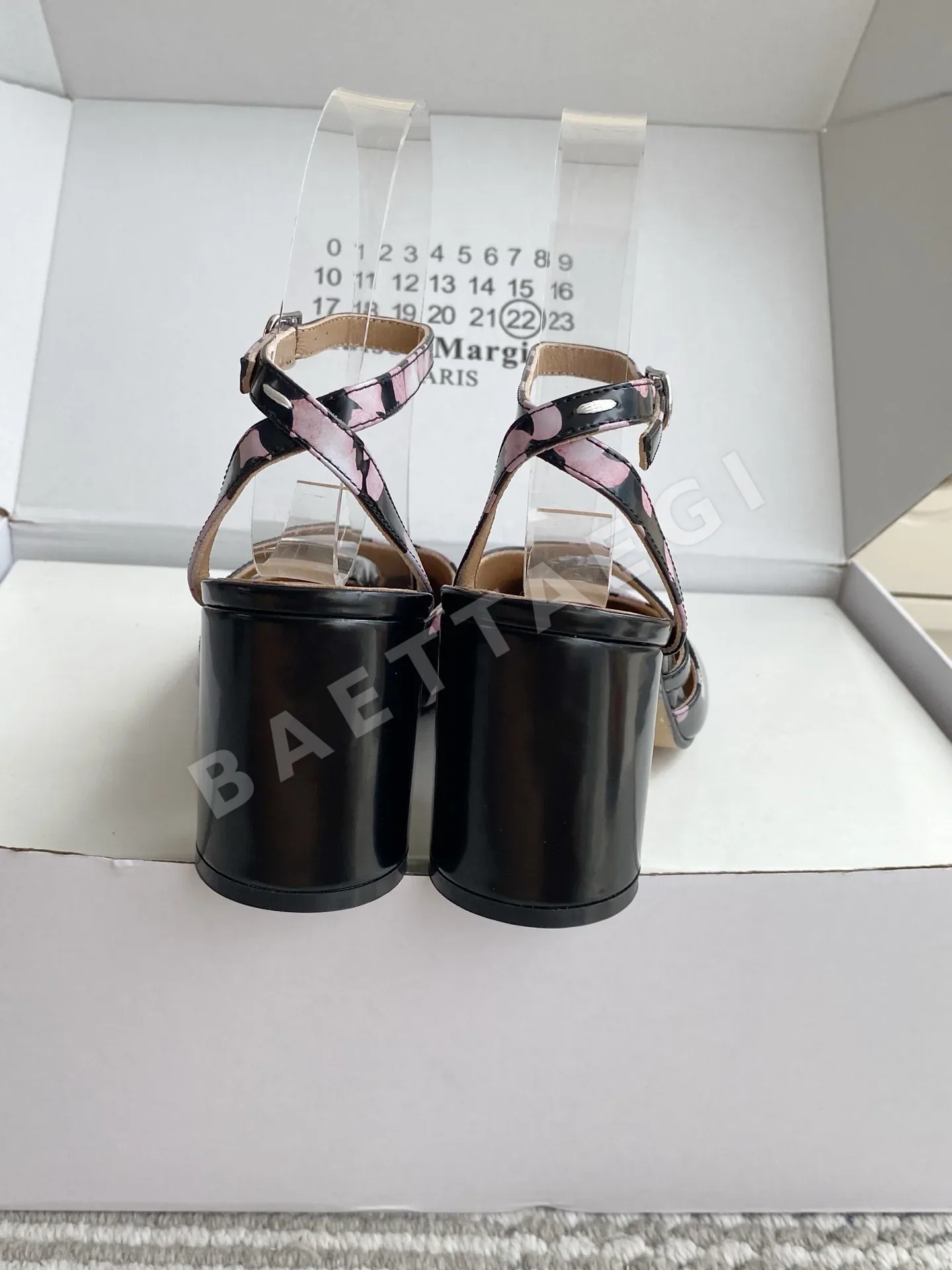 마르지엘라 벚꽃 패턴 타비 스플릿토 오픈 백 샌들 상세 이미지 8