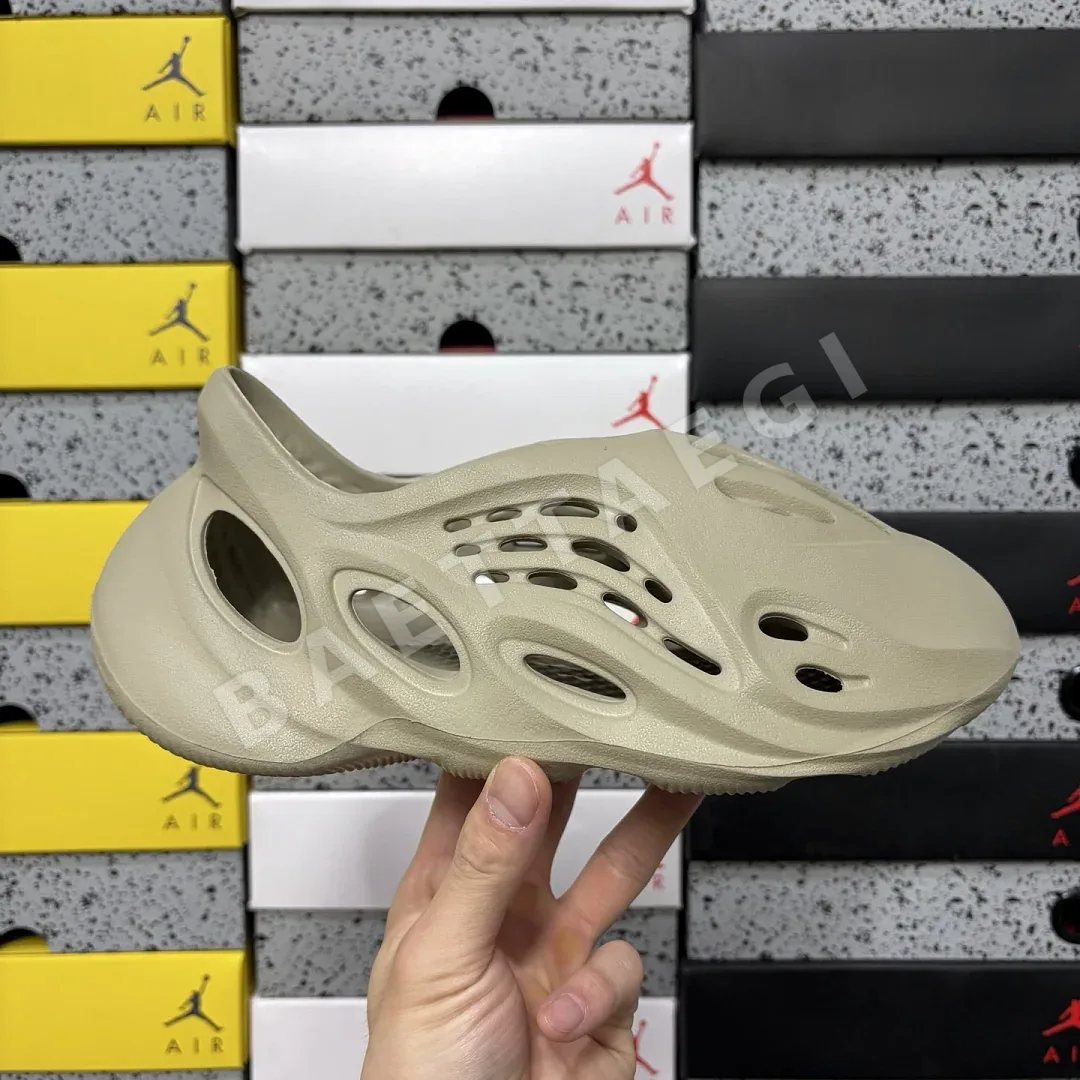 아디다스 [LW] 이지 폼 RNR GV6840 200651 Adidas Yeezy Foam RNR Stone Salt 상세 이미지 2