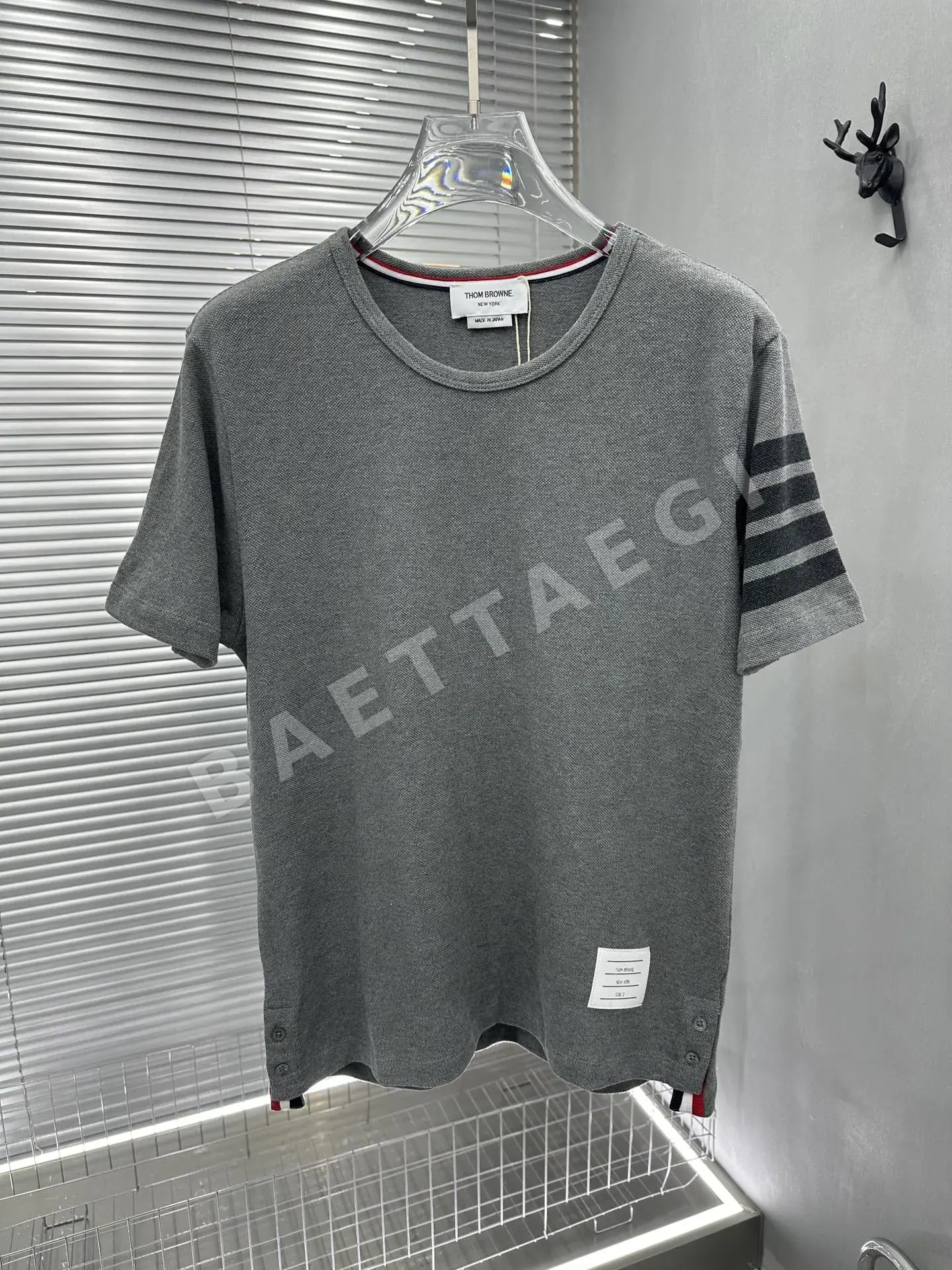 톰브라운 피케 코튼 미디엄 그레이 반팔 셔츠 50426