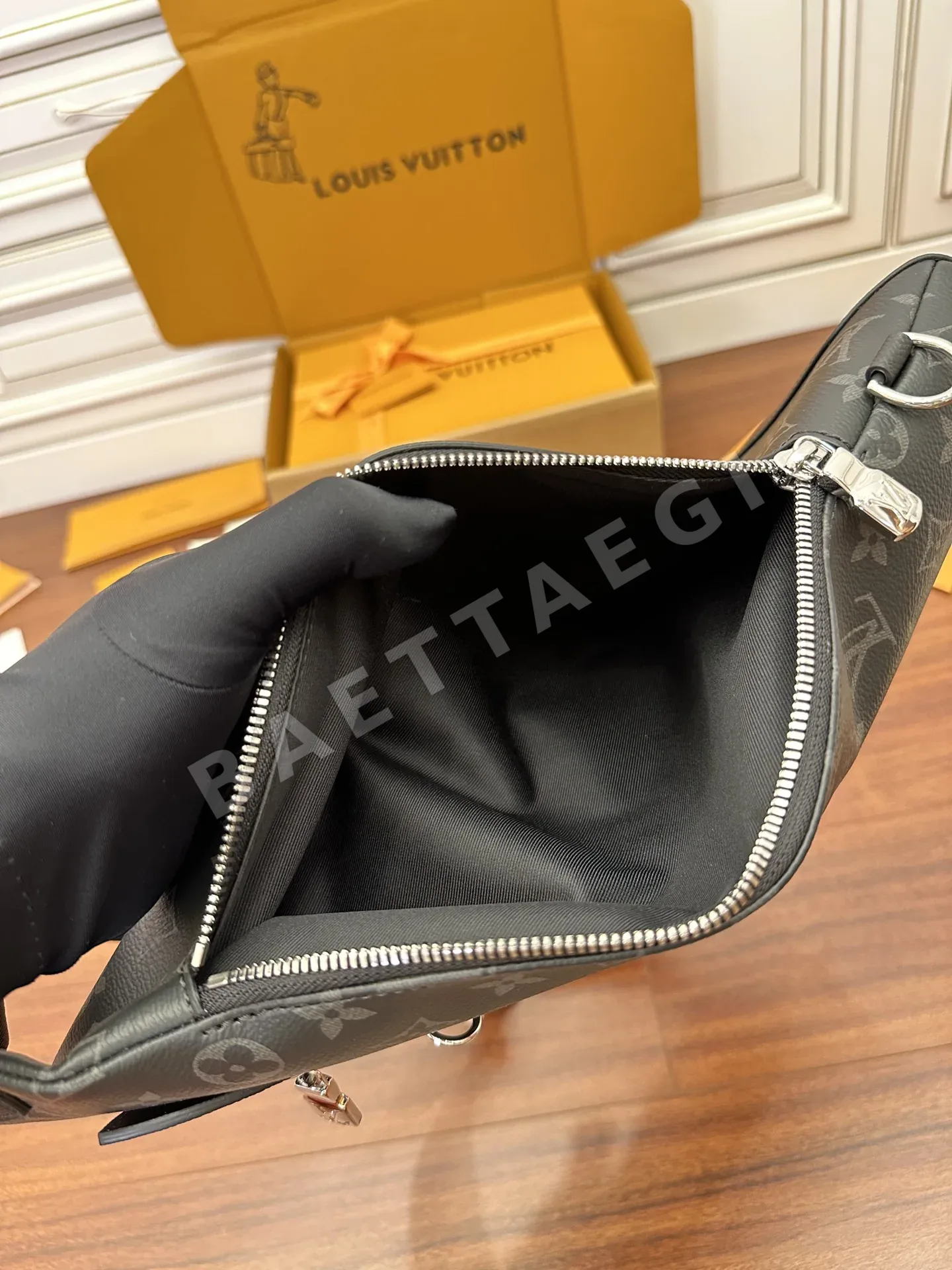 루이비통 M30936 가방 상세 이미지 6