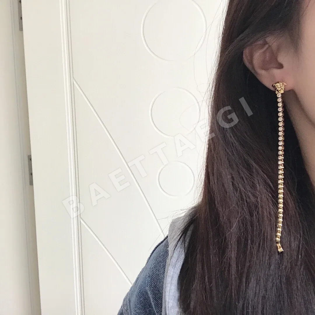 베르사체 메두사 헤드 스와로브스키 크리스털 태슬 귀걸이 상세 이미지 3