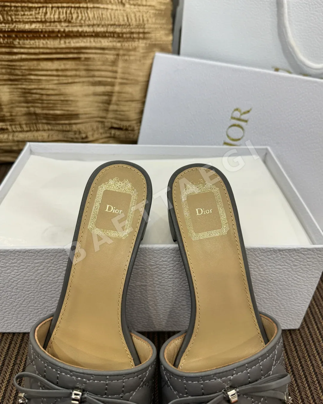 디올 카나쥬 램스킨 퀼팅 샌들 상세 이미지 8