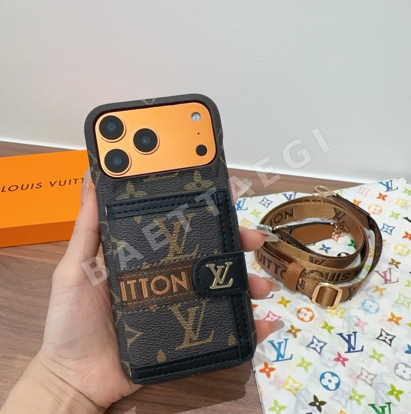 루이비통 LV 웨빙 크로스바디 카드홀더 폰 케이스 상세 이미지 3