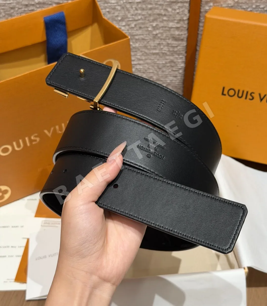 루이비통 모노그램 엠보스 40mm 리버시블 벨트 상세 이미지 4