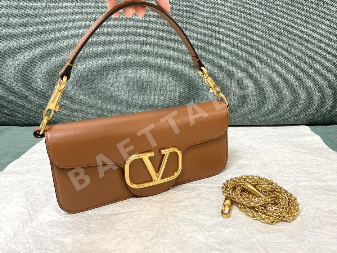 발렌티노 V로고 카프스킨 핸드백 상세 이미지 8