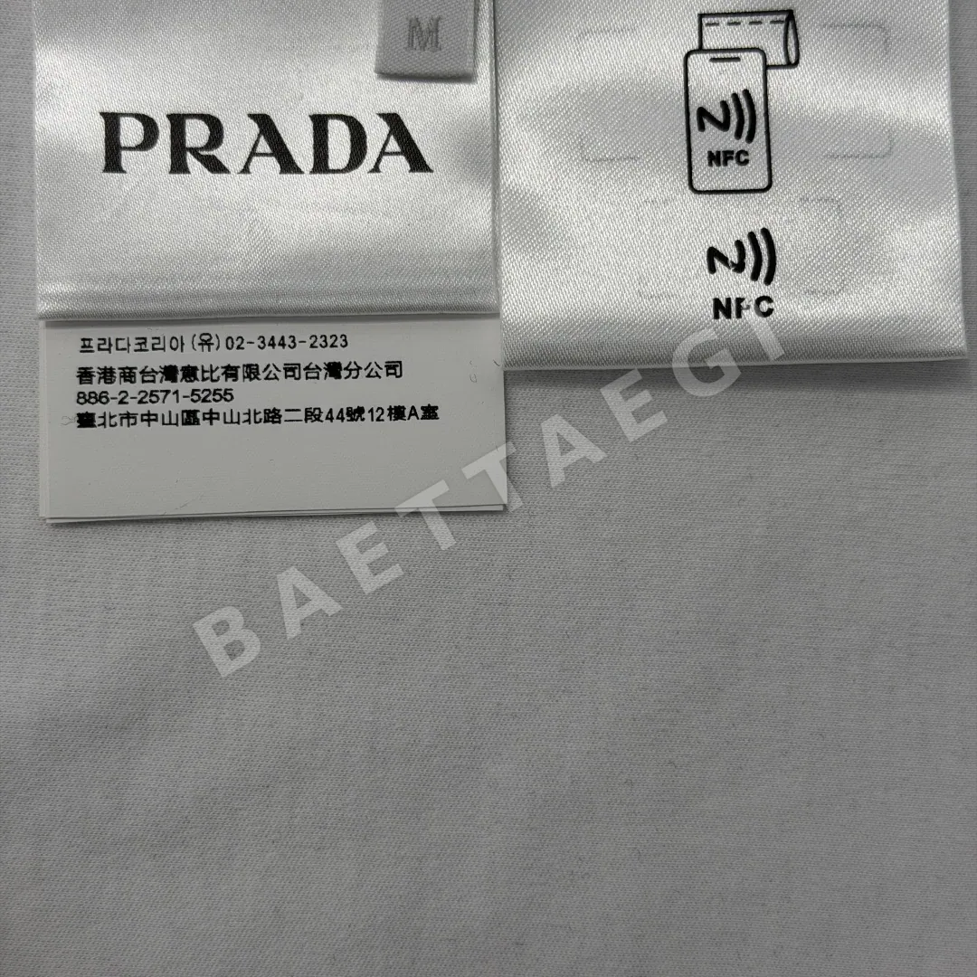 프라다 로고 프린트 라운드넥 반팔 티셔츠 상세 이미지 9