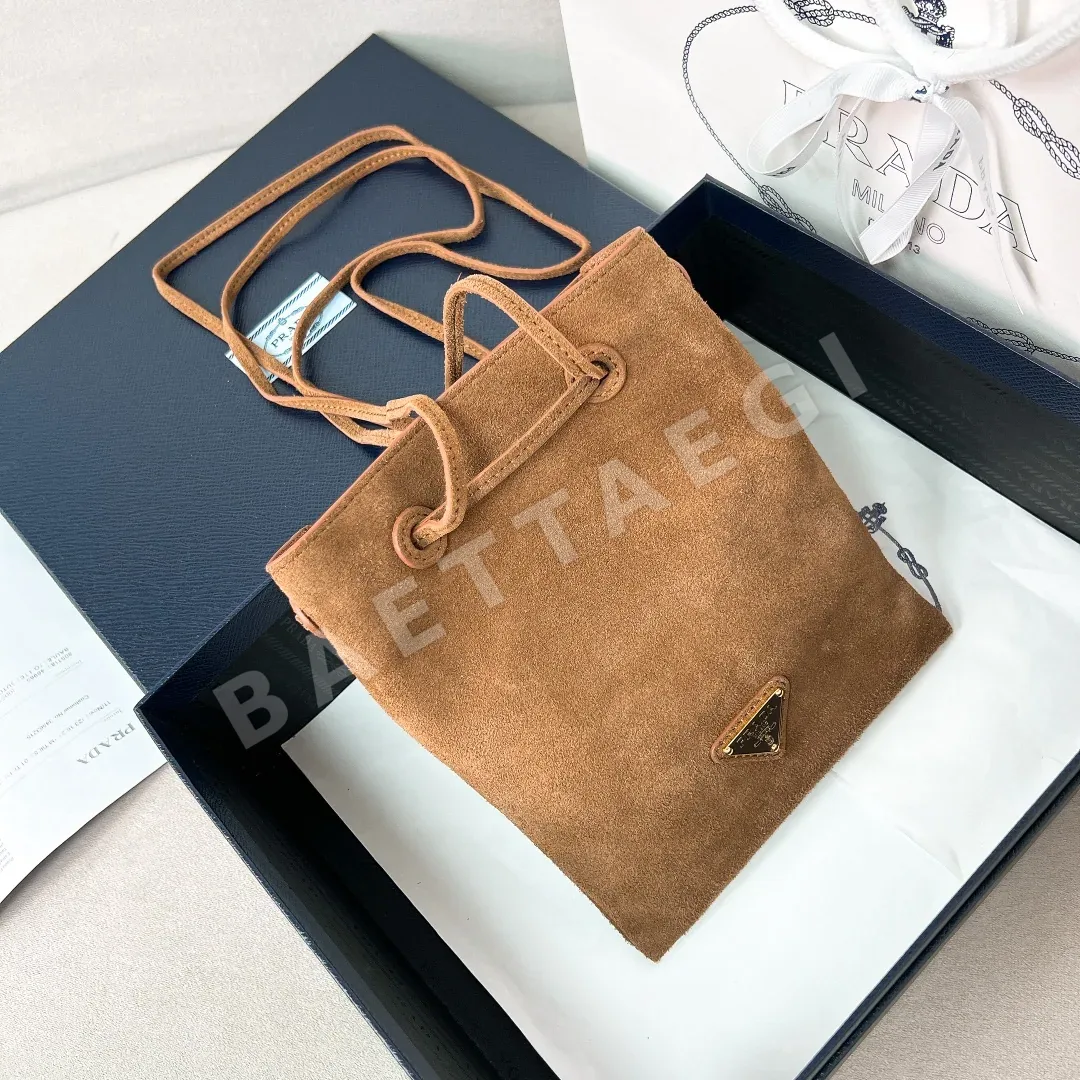 프라다 스웨이드 버킷백 1BH221