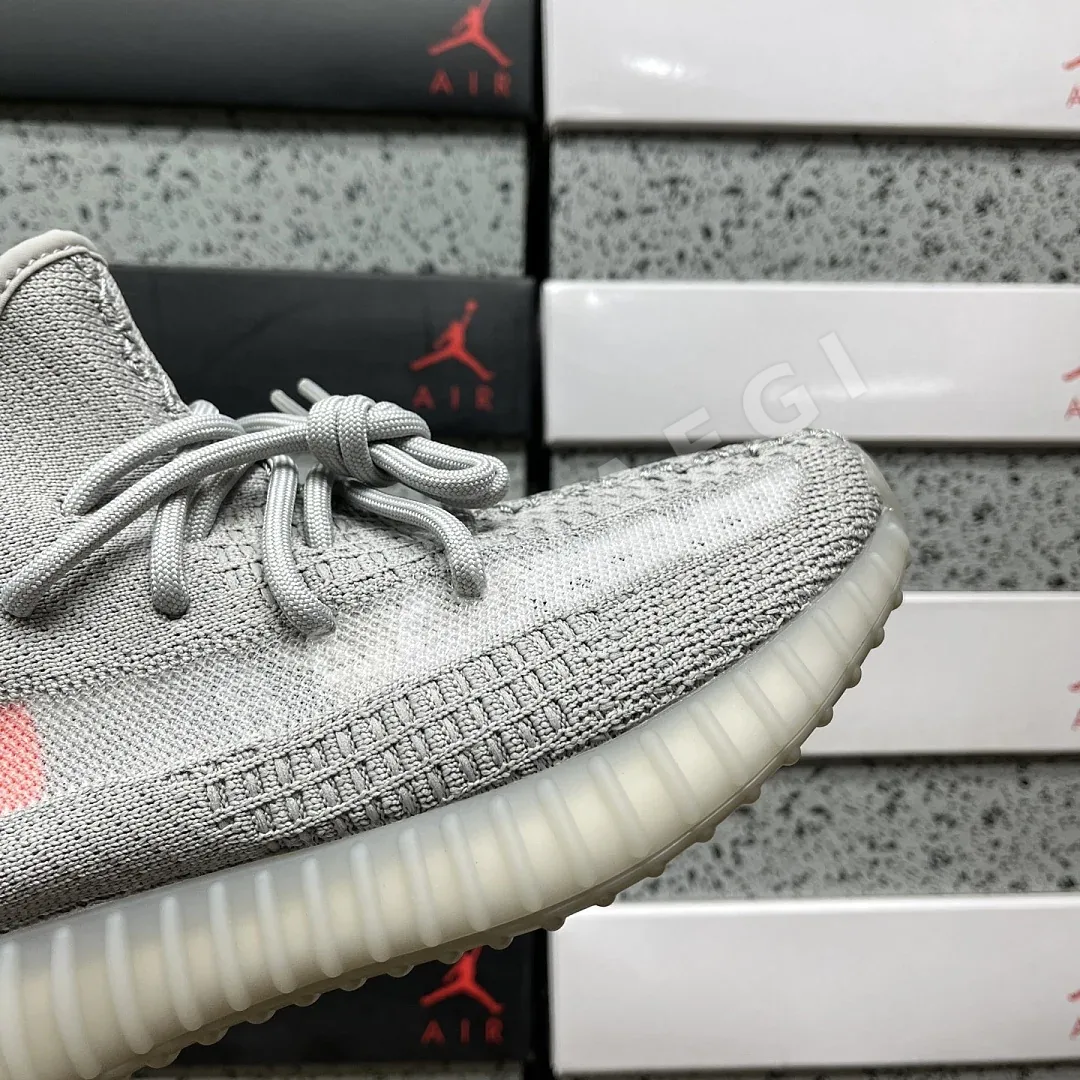 아디다스 [XQ] 이지 부스트 350 V2 FX9017 200787 Adidas Yeezy Boost 350 V2 Tail Light 상세 이미지 6