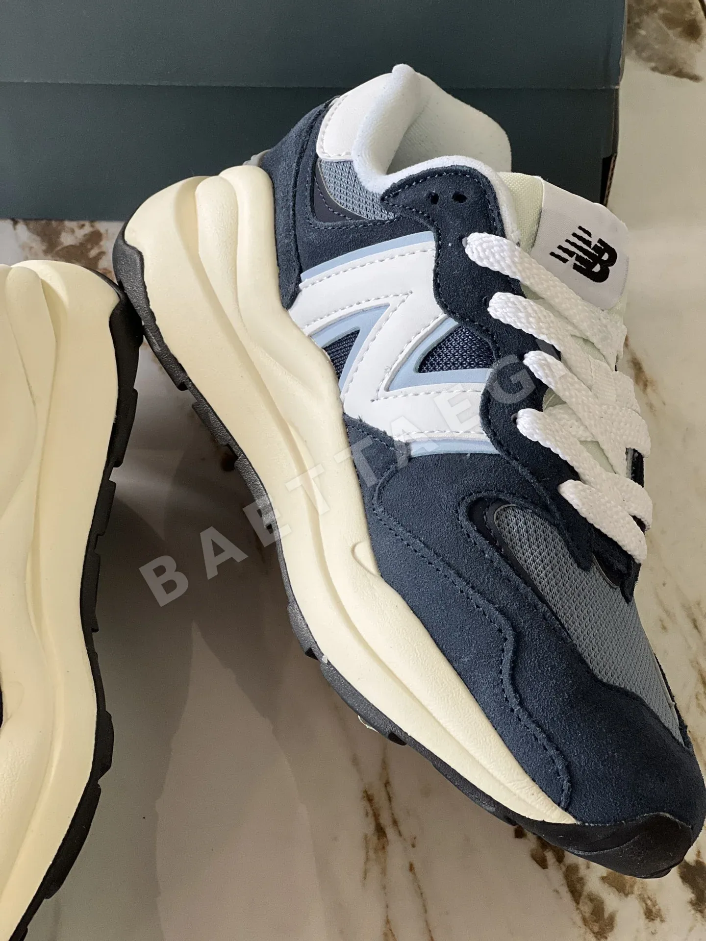 뉴발란스 M5740 스웨이드 남성 신발 상세 이미지 4